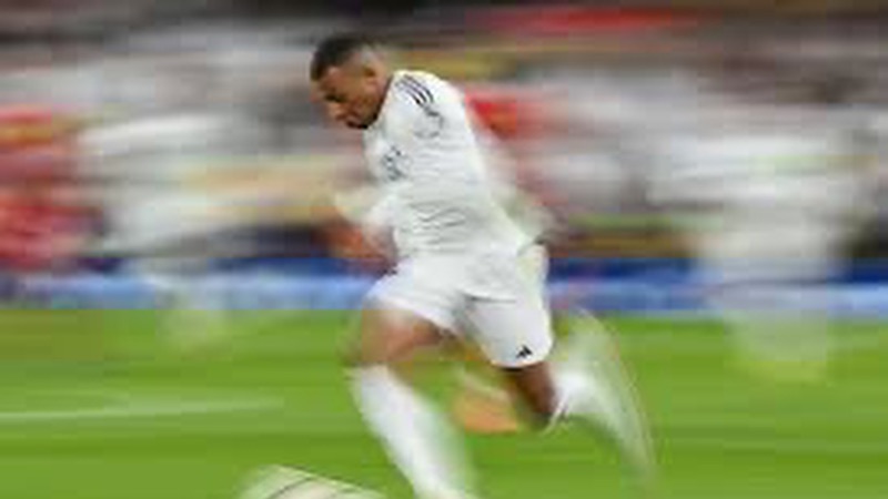 Mbappe vẫn khẳng định là cầu thủ chạy nhanh nhất hiện tại Mbappe vẫn khẳng định là cầu thủ chạy nhanh nhất hiện tại