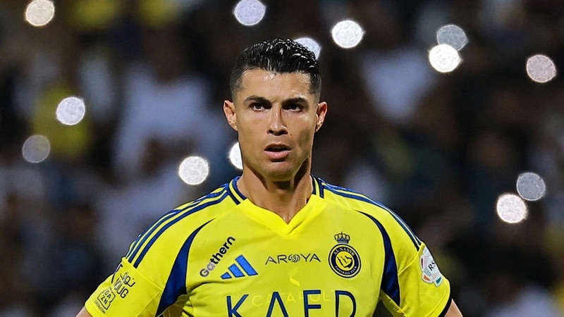 Ronaldo vẫn giữ vững phong độ cầu thủ đẹp trai nhất thế giới Ronaldo vẫn giữ vững phong độ cầu thủ đẹp trai nhất thế giới