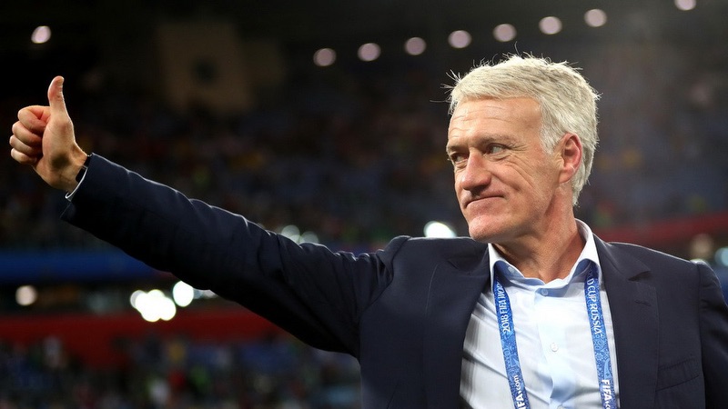 Didier Deschamps cũng đang viết tiếp sự vĩ đại đó trong bóng đá