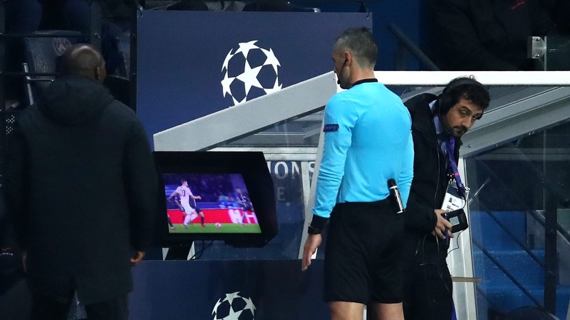 VAR là gì? Những ảnh hưởng tích cực và cả tranh cãi