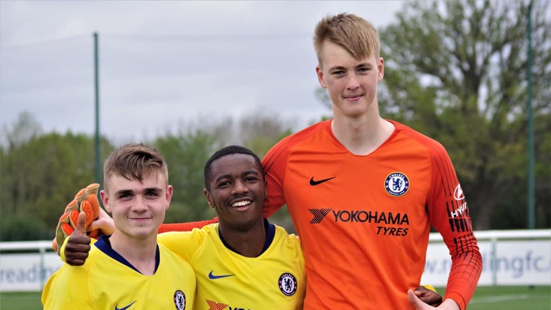 Thủ thành trẻ tuổi của Chelsea cũng gây dấu ấn với chiều cao của mình Thủ thành trẻ tuổi của Chelsea cũng gây dấu ấn với chiều cao của mình